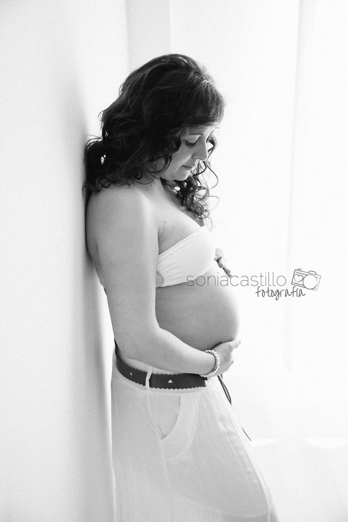 Lorena, 32 semanas . Fotografía de embarazo en Guadalajara y Madrid byn-3475-682x1024 