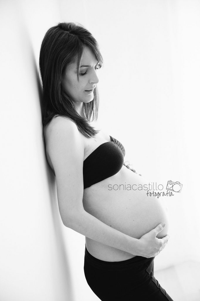 Lidia, embarazada. Fotografía de embarazo en Guadalajara. byn-8236-682x1024 