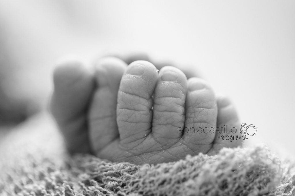 Teo, 6 días. Fotografía de recién nacidos en Guadalajara y Madrid byn-1132-1024x683 