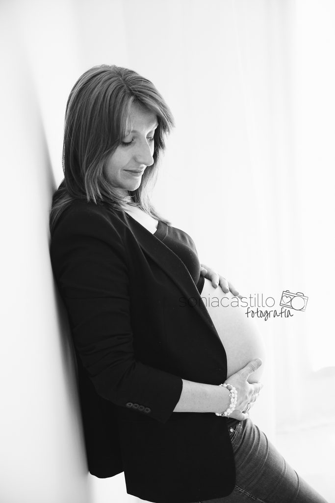 Verónica, fotografía de embarazo byn-0195-683x1024 