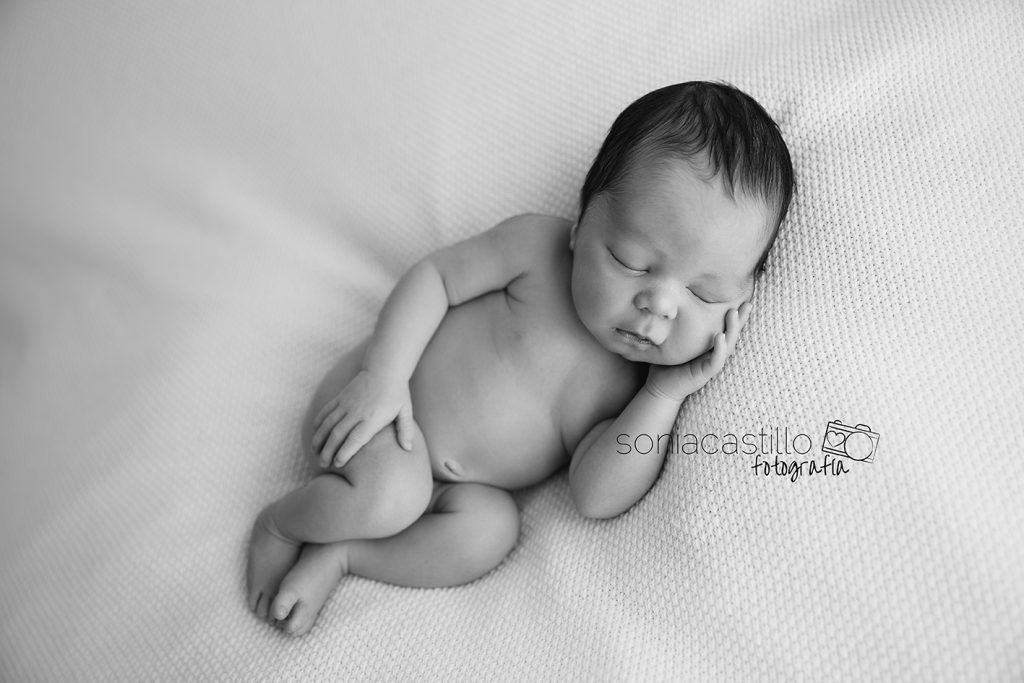 Alex, recién nacido. Fotografía newborn byn-6673-1024x683 